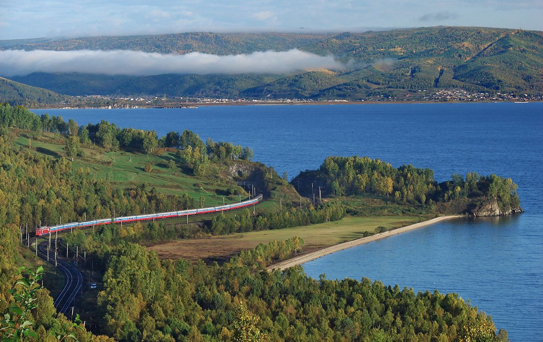 Панорамный вид на кругобайкальскую железную дорогу, Россия – фотографии России