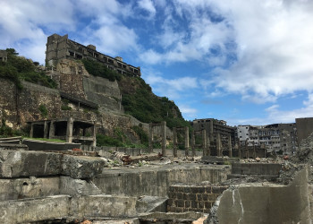 Японский остров Мицубиси Гункандзима у побережья Нагасаки – фотографии Японии