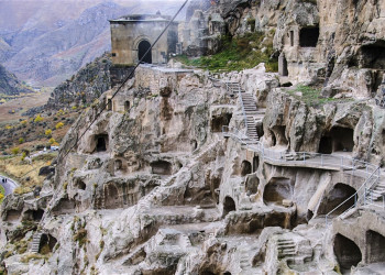 Пещерный город Вардзия задумывался как защитное сооружение от набегов турков и персов на Грузию – фотографии Грузии