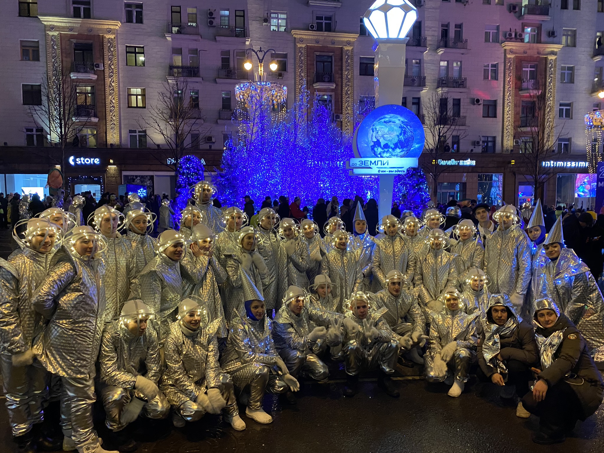 Новогоднее представление на Тверской в Москве – фотографии России