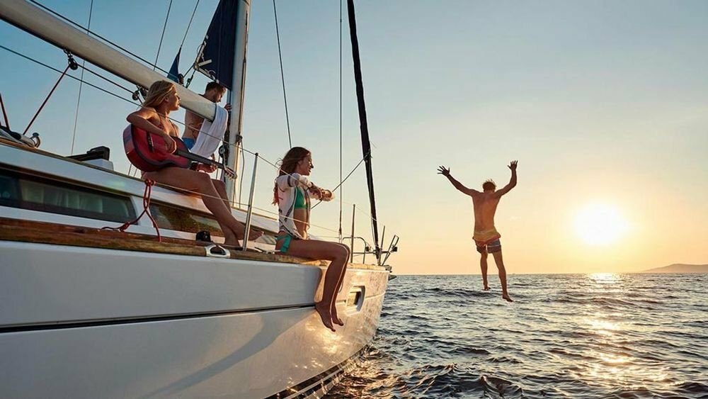 Отважный прыжок с яхты :) – фотографии России