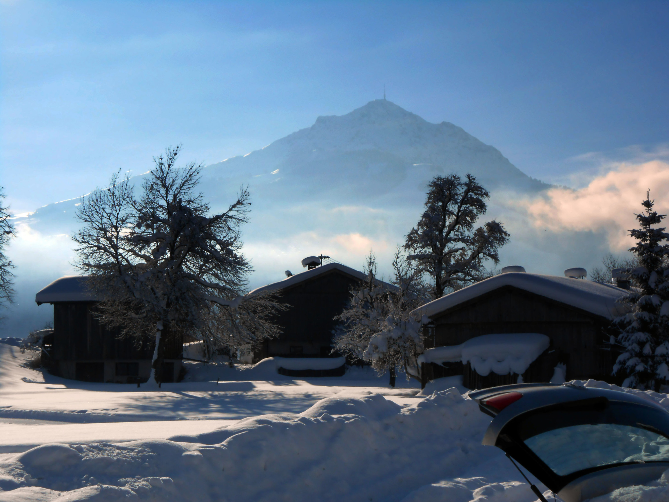 Горы в тумане. Санкт Йохан. Австрия – фотографии Австрии