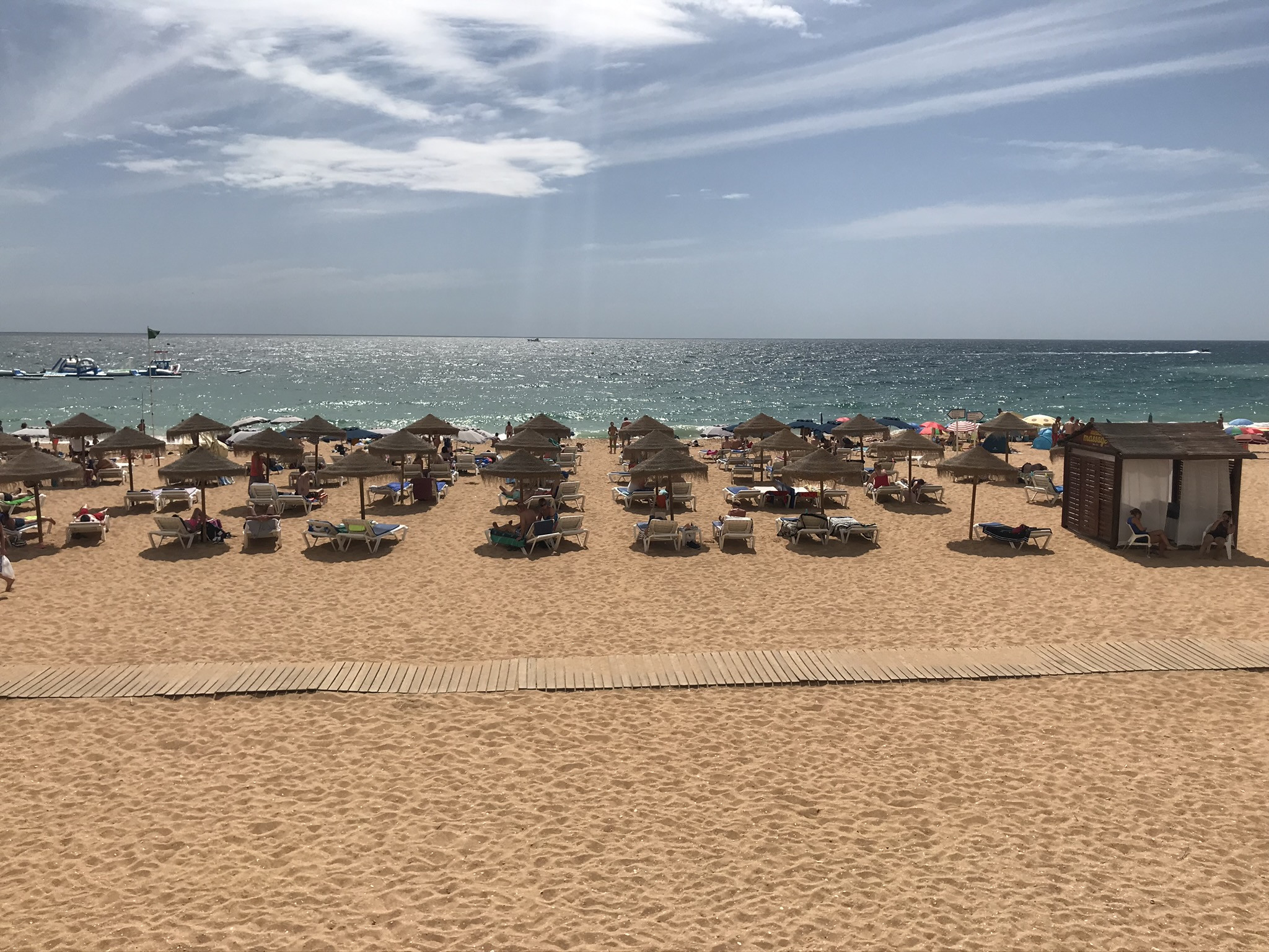 Центральная часть пляжи в Албуфейре – фотографии Португалии