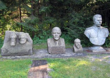 Музей скульптур в парке Груто (Grūto parkas), Литва – фотографии Литвы