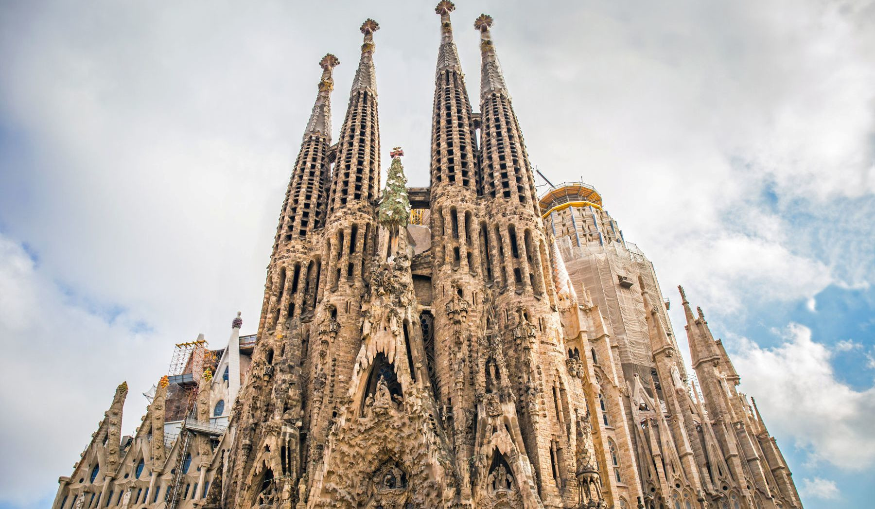 Саграда-Фамилия (Expiatory Church of the Holy Family), Барселона, Испания – фотографии Испании