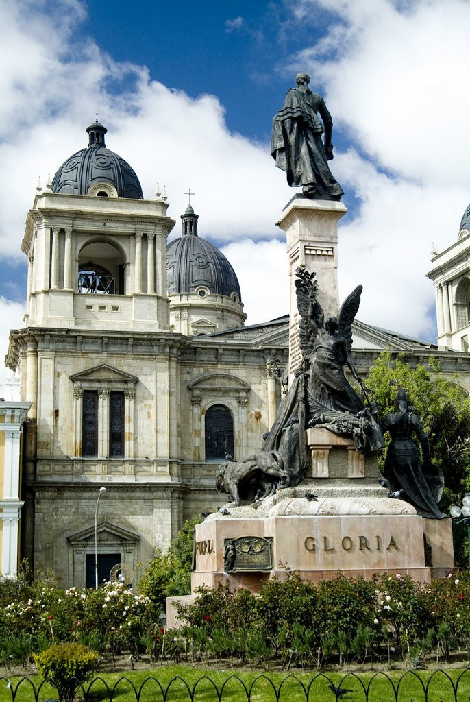 Памятник в Ла-Пас, Боливия – фотографии Боливии