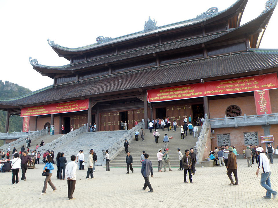 Байдинь - крупнейший буддийский храмовый комплекс во Вьетнаме – фотографии Вьетнама