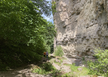 Тропинка к водопаду Адай-Су – фотографии России