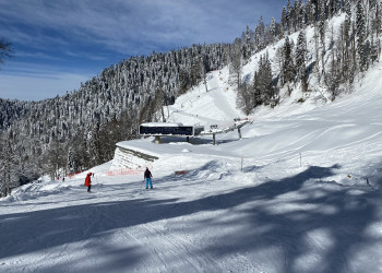 Новый подъемник на Южном склоне Розы – фотографии России