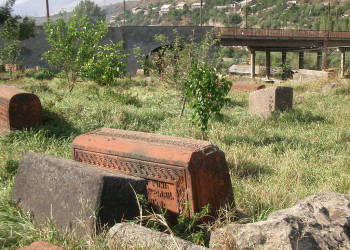 Кладбище у Чёрной Церкви – фотографии Армении