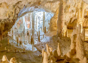 Пещеры Фрасасси (Grotte di Frasassi, Frasassi Caves) в итальянском регионе Марке – фотографии Италии