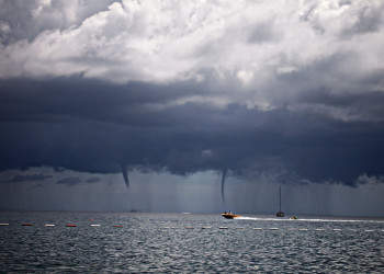 Смерчи на море – фотографии Турции