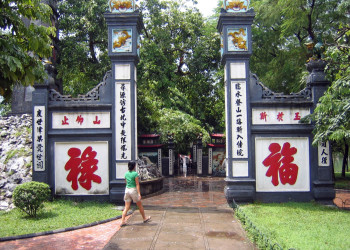 Пагода Нгокшон на озере Хоанкьем в Ханое – фотографии Вьетнама