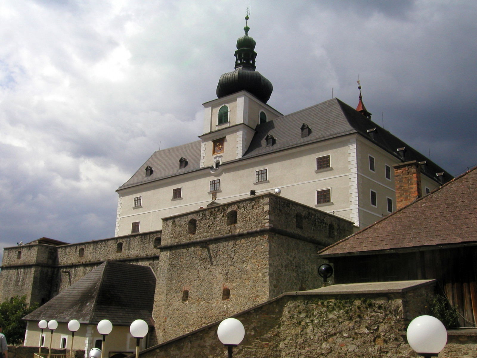 Замок Форхтенштайн (Forchtenstein Castle) в 5 км от Маттерсбурга – фотографии Австрии