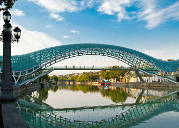 Необычный Мост мира в Грузии – фотографии Грузии