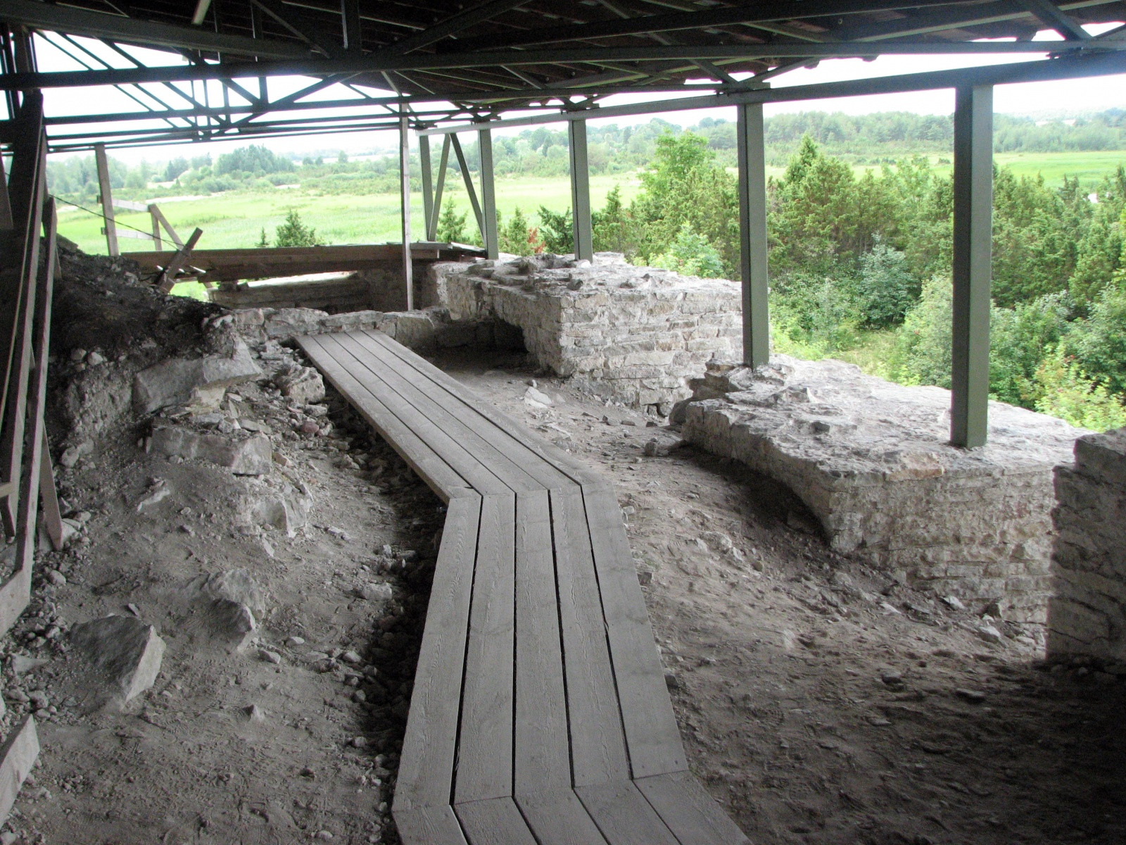 Руины замка Мааси на Сааремаа – фотографии Эстонии