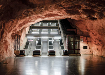 Загадочные пещеры подземки в Стокгольме, Швеция – фотографии Швеции