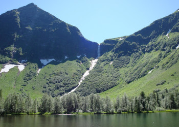 В Кинзелюкских озёрах плещется форель, а в лесах водятся волки, рыси, олени, кабаны и медведи – фотографии России