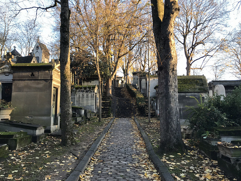 Неординарное кладбище Пер-Лашез (Pere Lachaise Cemetery), Париж – фотографии Франции
