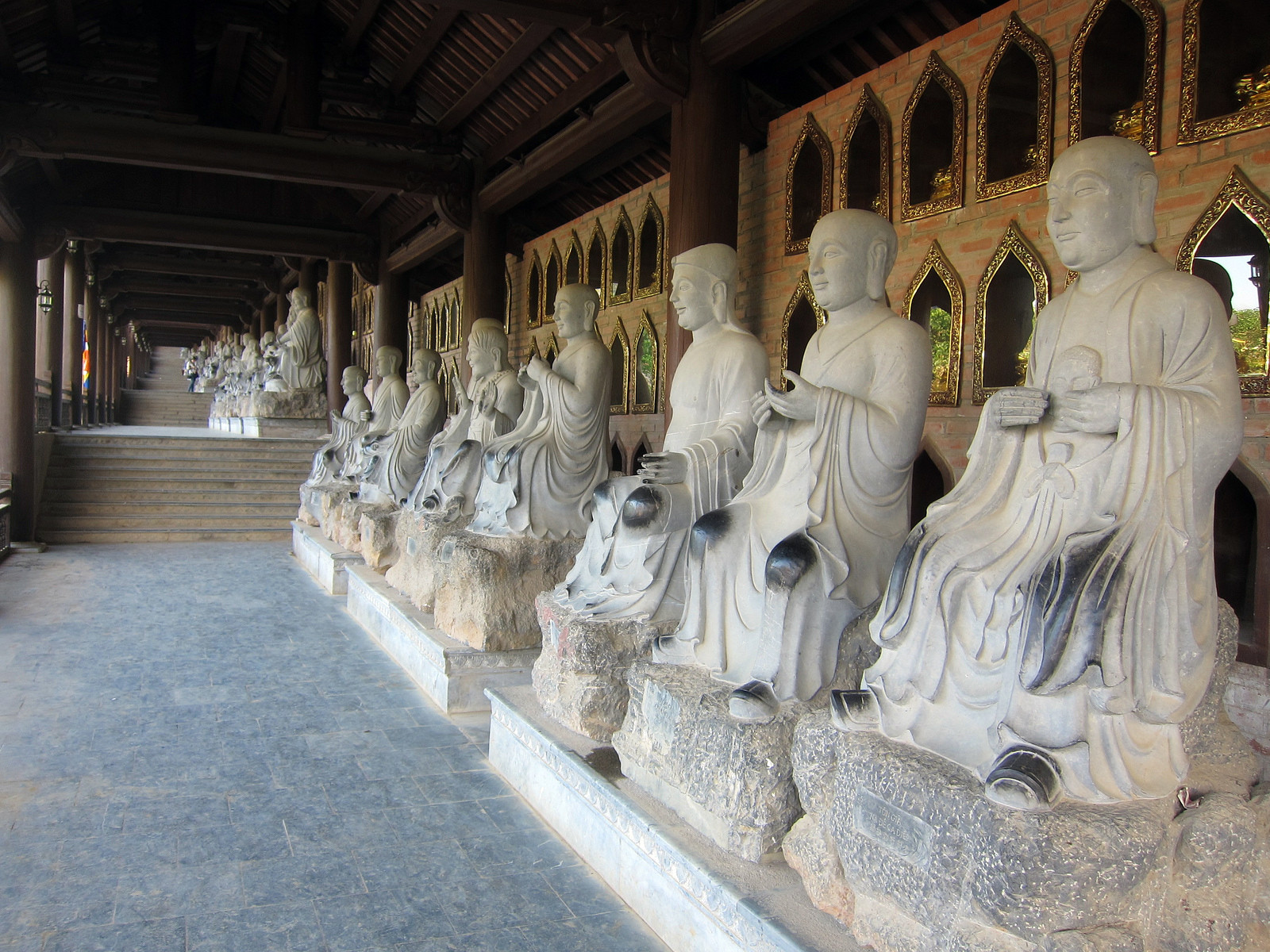 Статуи и пагоде Байдинь – фотографии Вьетнама