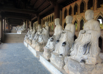 Статуи и пагоде Байдинь – фотографии Вьетнама