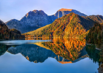 Озеро Рица на восходе солнца. Абхазия – фотографии Абхазии