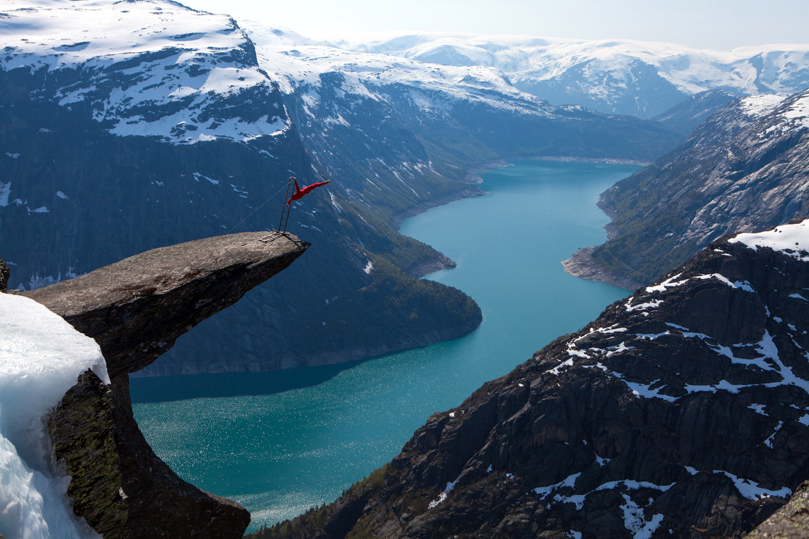 Утёс Язык Тролля (Trolltunga) рядом с Бергеном, Норвегия – фотографии Норвегии