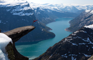 Утёс Язык Тролля (Trolltunga) рядом с Бергеном, Норвегия – фотографии Норвегии