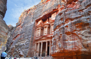 Древний храм Эль-Хазне (Al-Khazneh), город Петра, Иордания – фотографии Иордании