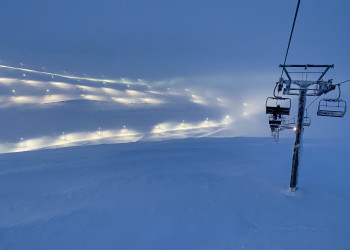Вид на освещенный южный склон с кресельной канатки, Большой Вудъявр, Кировск – фотографии России