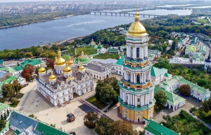 Киево-Печерская Лавра - известное место в Киеве для верующих людей и туристов – фотографии Украины