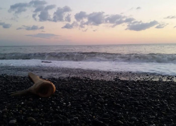 Закат на побережье Гулрыпш – фотографии Абхазии