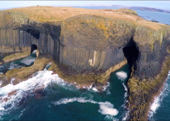 Фингалова пещера в Шотландии, Великобритания – фотографии Великобритании
