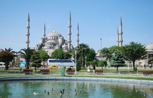 Главная особенность голубой Мечети Султанахмет – количество минаретов – их шесть, а не четыре – фотографии Турции