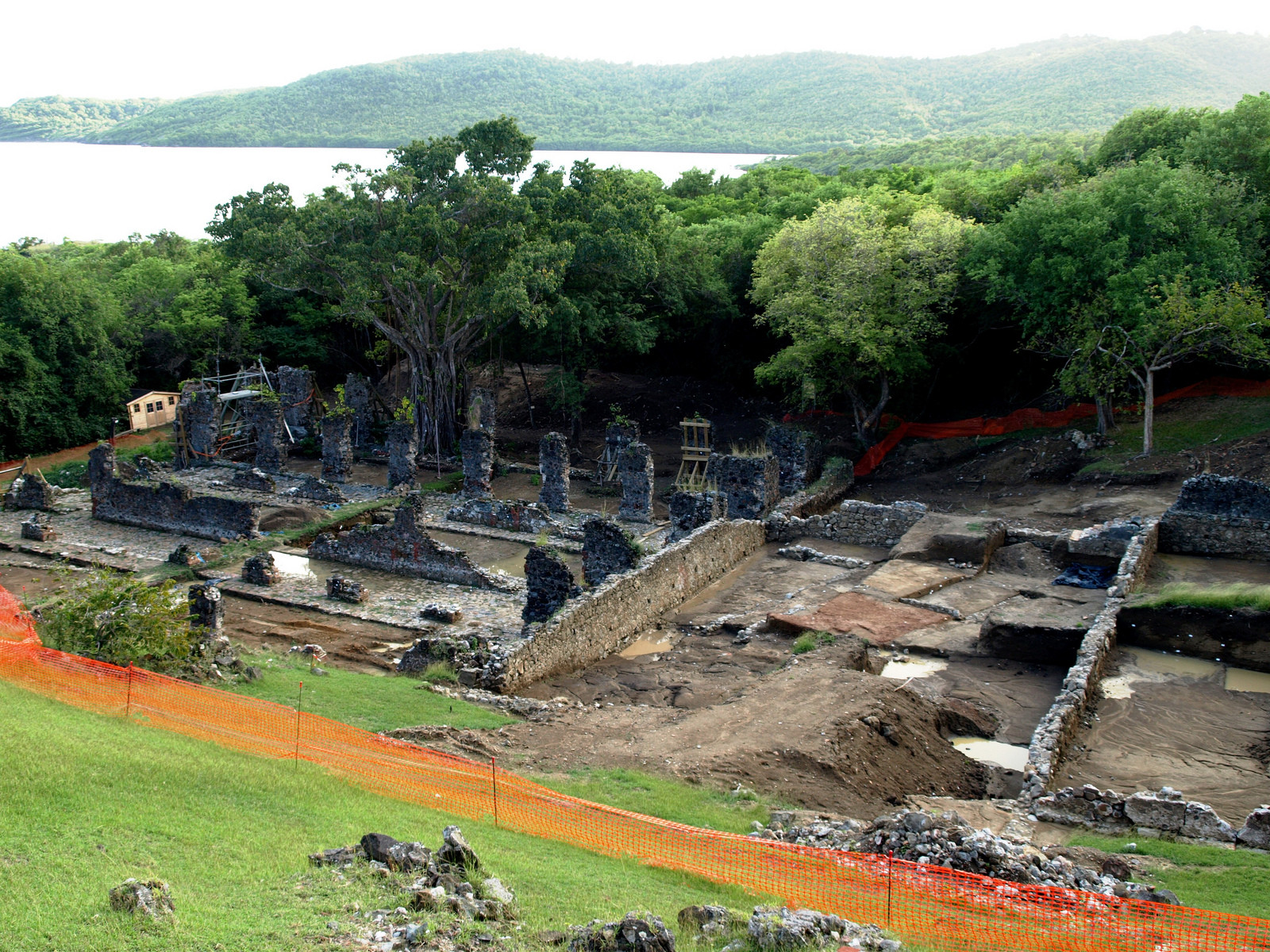 Руины замка Dubuc на полуострове Caravelle, восток Мартиники – фотографии Мартиники
