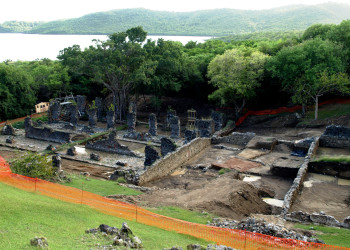 Руины замка Dubuc на полуострове Caravelle, восток Мартиники – фотографии Мартиники