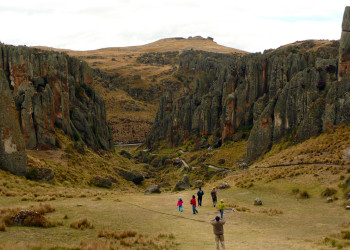 Красивый вид Кумбе-Майо – фотографии Перу