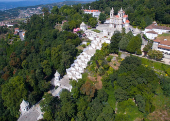 Бон-Жезуш (Bom Jesus do Monte) - уникальный экспонат религиозной архитектуры Португалии XVII-XVIII – фотографии Португалии