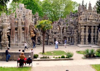 Дворец почтальона во Франции достиг колоссальных размеров: 26м - длина, 14м - ширина, 12м - высота – фотографии Франции