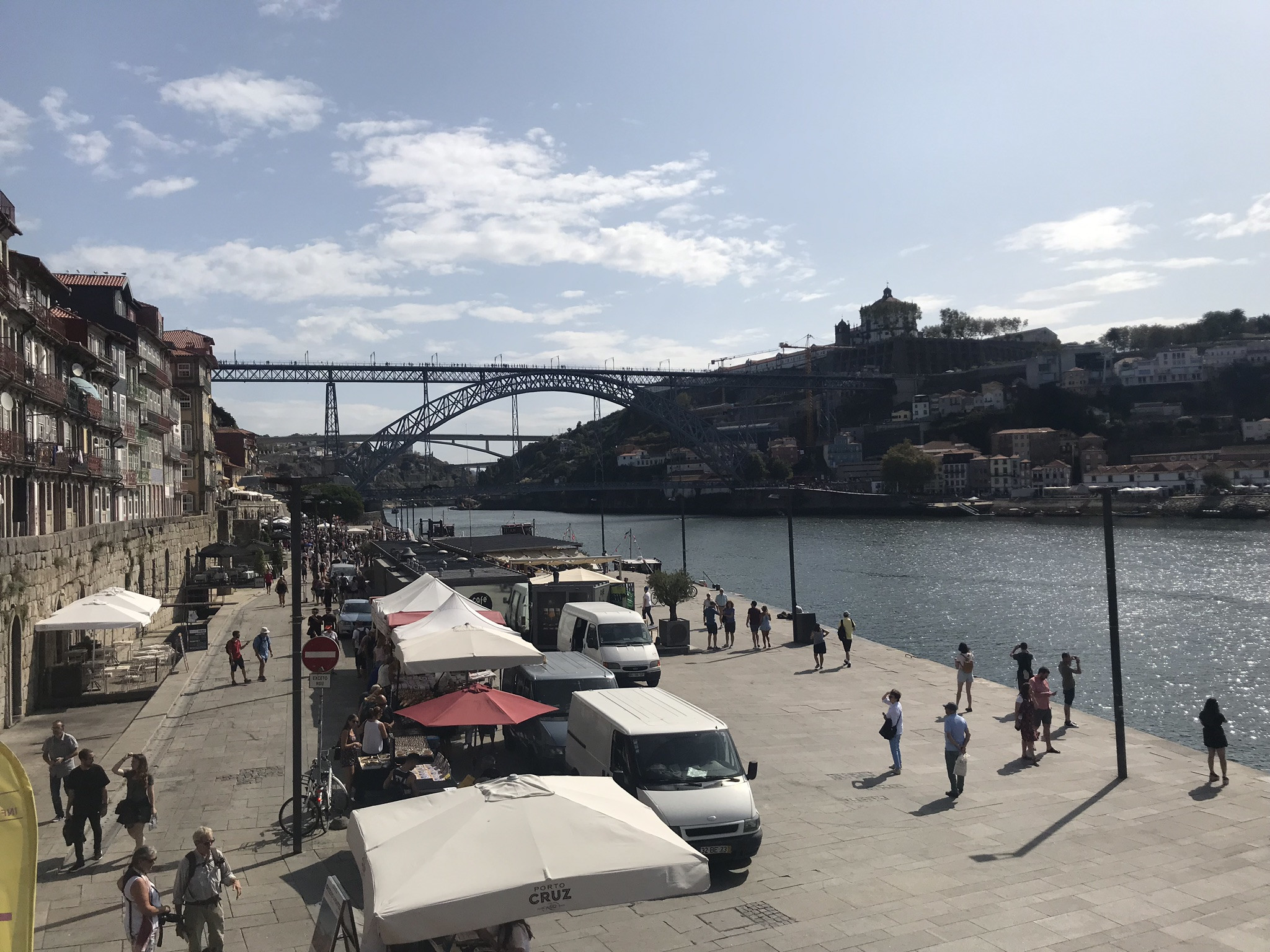 Вид на старый мост Ponte Luís I в Порту – фотографии Португалии