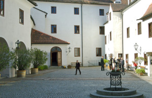 Замок Улмерфельд (Schloss Ulmerfeld) в городке Амштеттен – фотографии Австрии