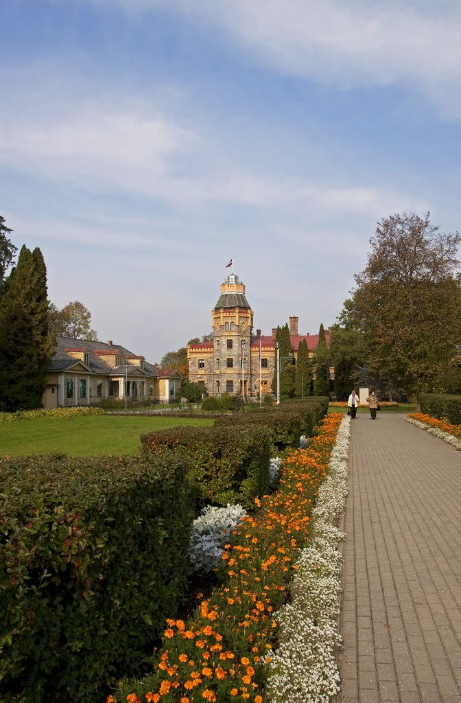 Дворец-замок Кропоткиных – фотографии Латвии