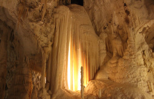 Пещеры Фрасасси (Frasassi Caves), регион Марке, Италия – фотографии Италии
