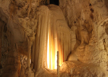 Пещеры Фрасасси (Frasassi Caves), регион Марке, Италия – фотографии Италии