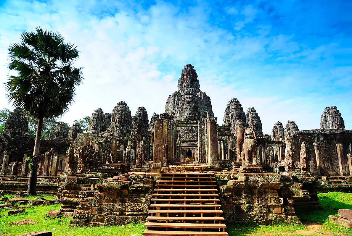 Исторический храм Байон, город Сиемреап, Камбоджа – фотографии Камбоджи