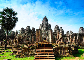Исторический храм Байон, город Сиемреап, Камбоджа – фотографии Камбоджи