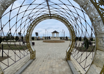 Приморский парк в г. Дербенте, март 2022 – фотографии России