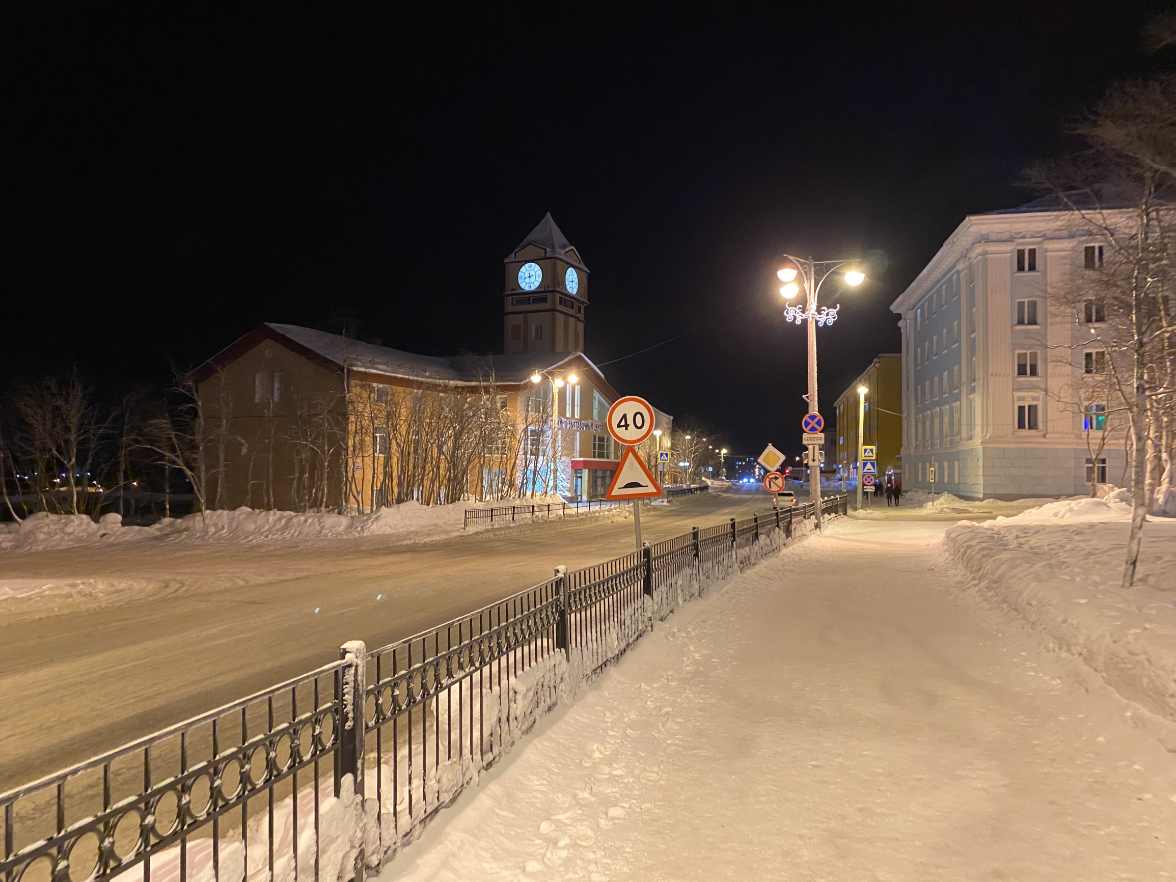 Прогулка по проспекту Ленина в Кировске – фотографии России
