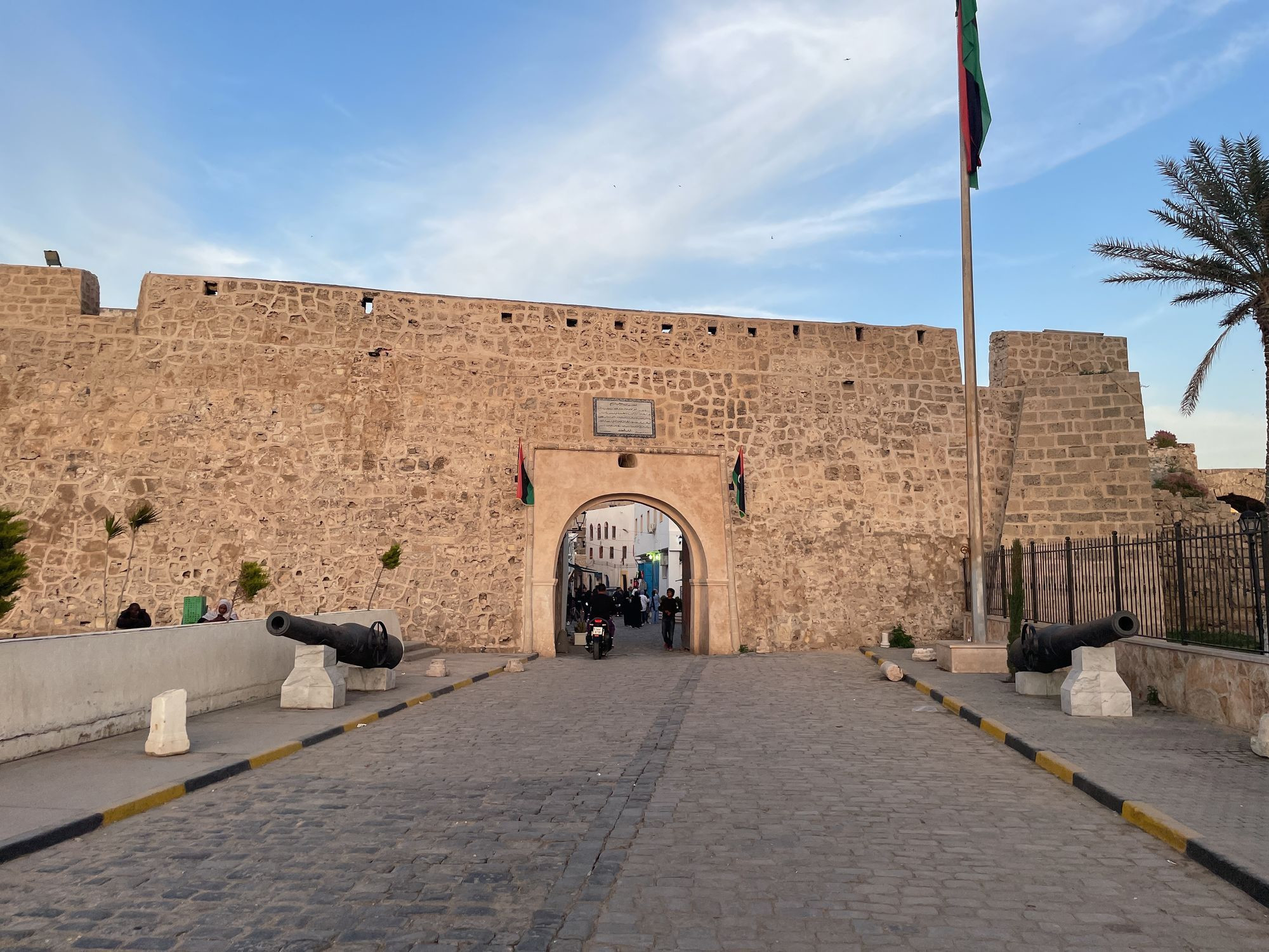 Старый город Триполи (Медина), стена – фотографии Ливия