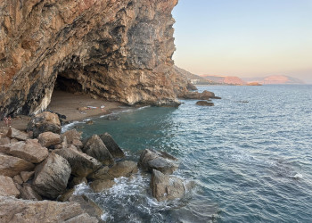 Пещера Yanışlı Beach Cave, район Гульнар, провинция Мерсин – фотографии Турции
